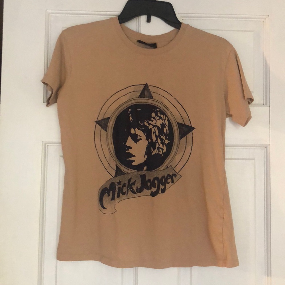 Graphic tee